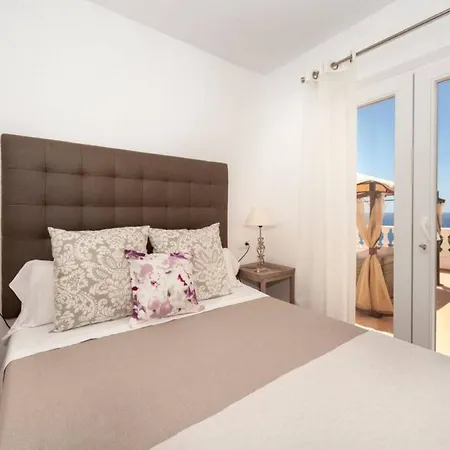 Es Macar, Heated Pool & Sea Views Holiday home Es Canutells