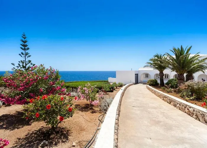 度假居 Es Macar, Heated Pool & Sea Views *