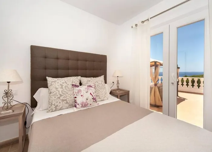 Es Macar, Heated Pool & Sea Views Holiday home Es Canutells