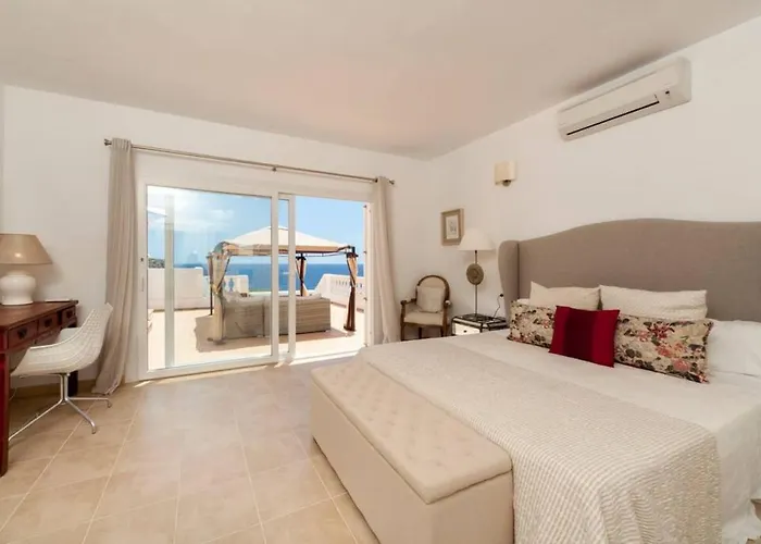 Es Macar, Heated Pool & Sea Views Holiday home