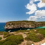 度假居 Es Macar, Heated Pool & Sea Views *