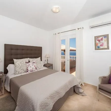 Es Macar, Heated Pool & Sea Views بيت للعطل *