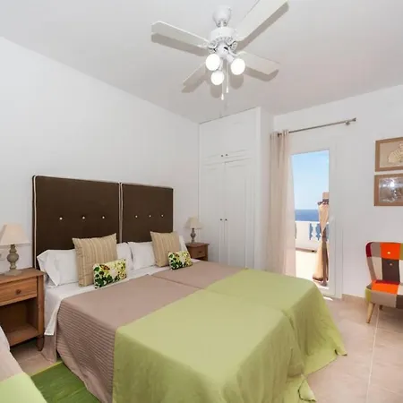 Es Macar, Heated Pool & Sea Views بيت للعطل *